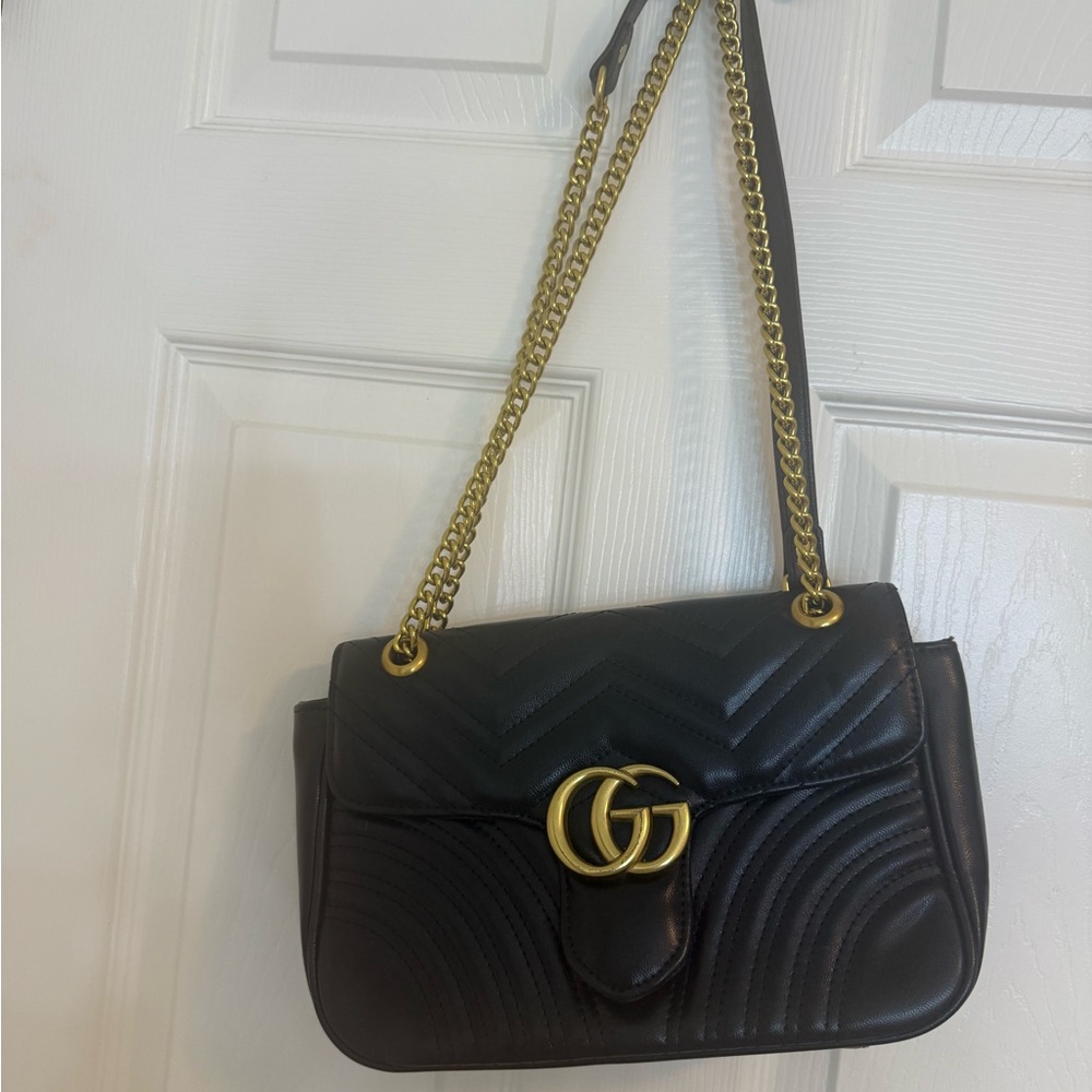 Elegant Black Leather Shoulder Bag